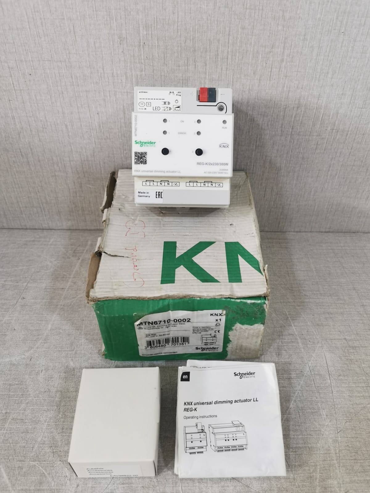 SCHNEIDER ELECTRIC MTN6710-0002 KNX UNIVERSAL DIMMING ACTUATOR -NEW WITH OLD BOX