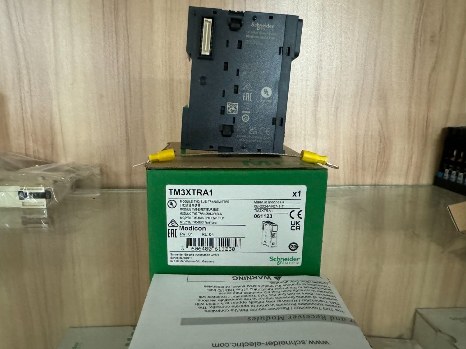 For NEW Schneider Programmable Logic Controller Module TM3XTRA1 With box