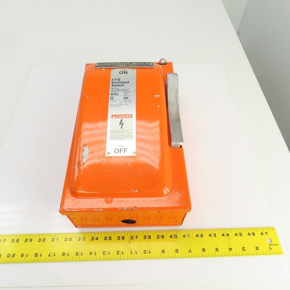 Siemens NF-352 Heavy Duty 60A 600VAC Fusible Enclosed Switch Vacu-Break 3PH