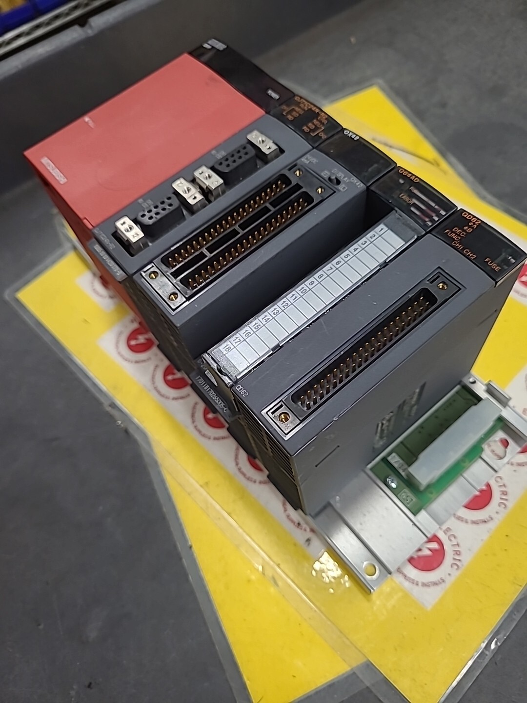 MITSUBISHI CPU MODULE, Q65B BASE UNIT, Q61P POWER SUPPLY MELSEC
