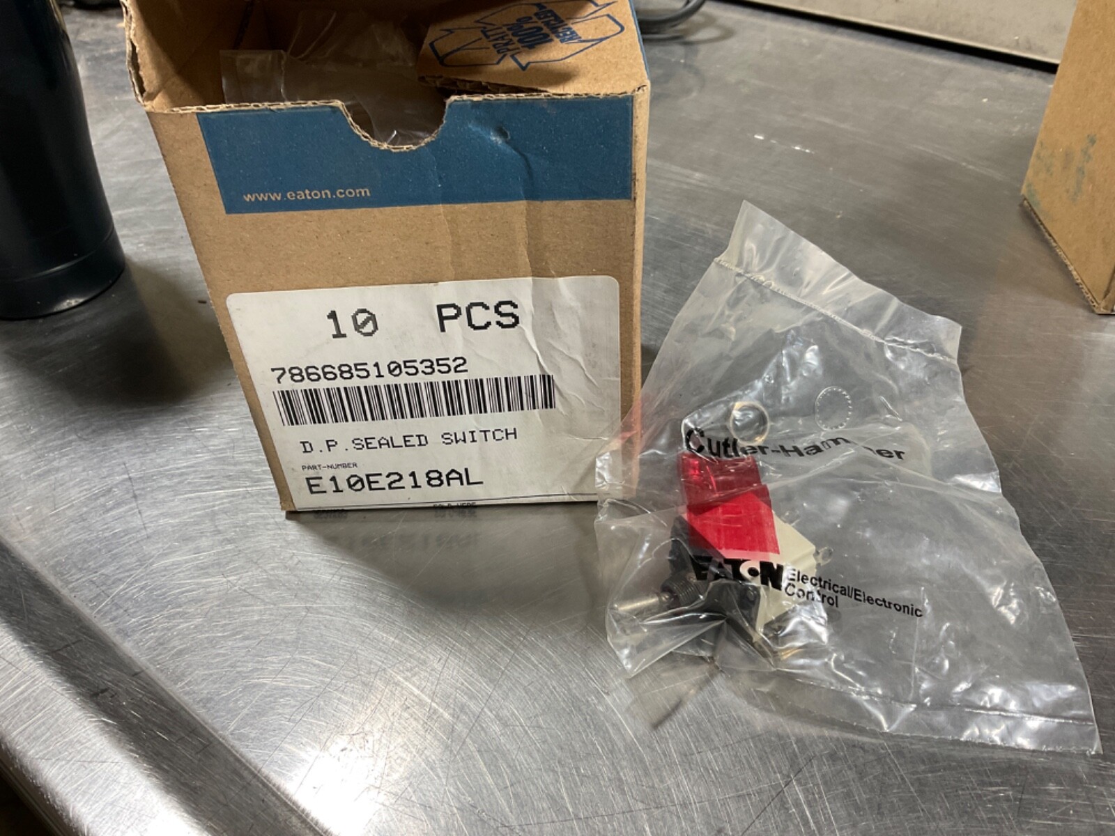EATON CUTLER HAMMER TOGGLE SWITCH E10E218AL NEW