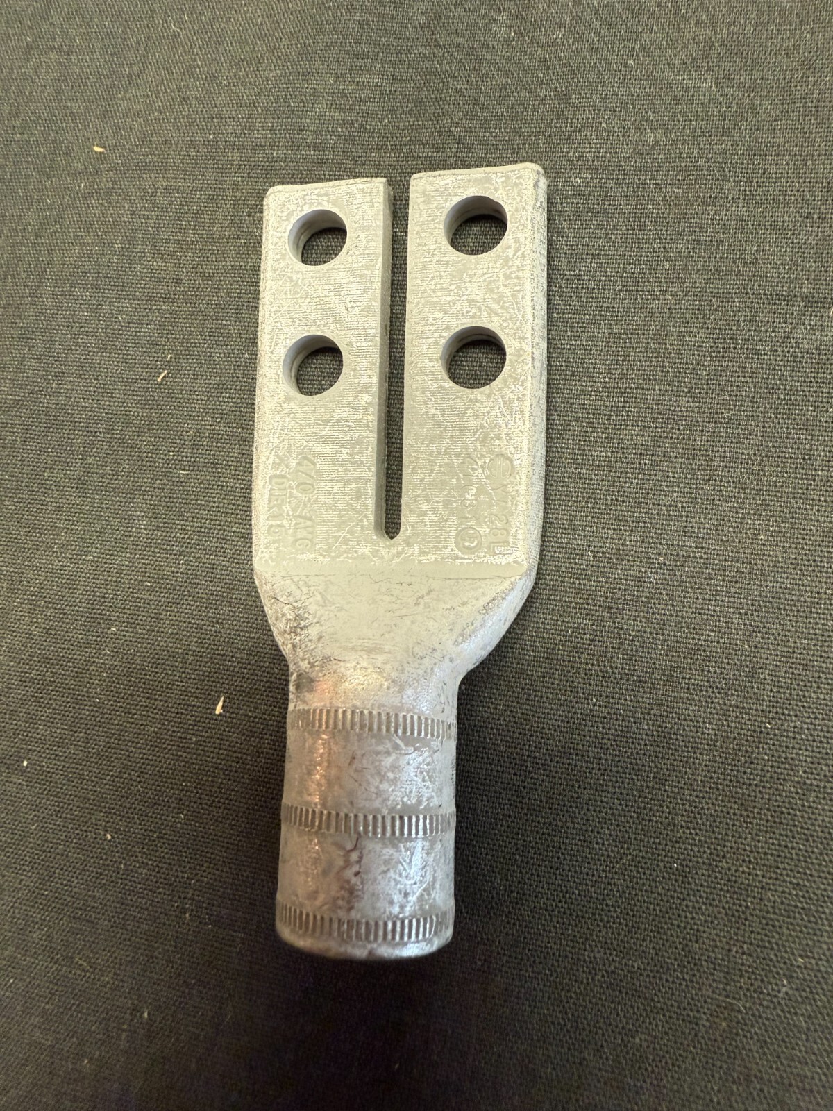 BURNDY / YA28L4TCG1 / CU TERMINAL / 4 HOLES SPLIT PAD / W INSP WINDOW / 4/0 AWG
