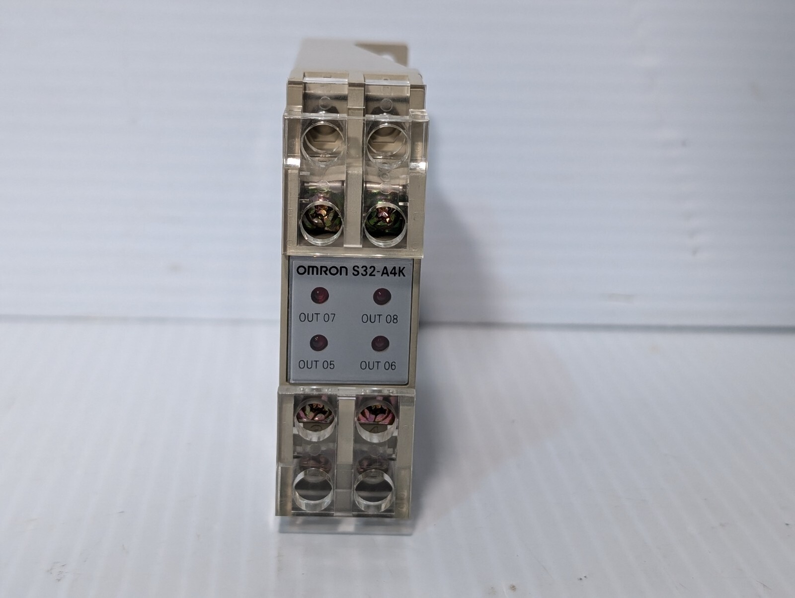 Omron S32-A4K-US PLC Output Module Unit 12VDC 3A 250VAC