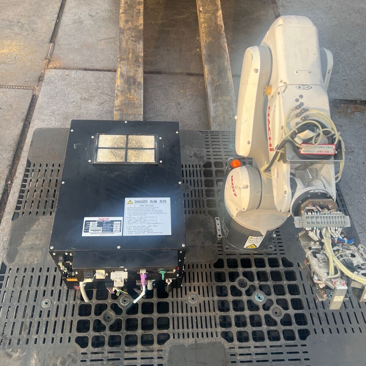 NACHi MZ07 6-Axis Industrial Robot Arm w/ TCFD Controller