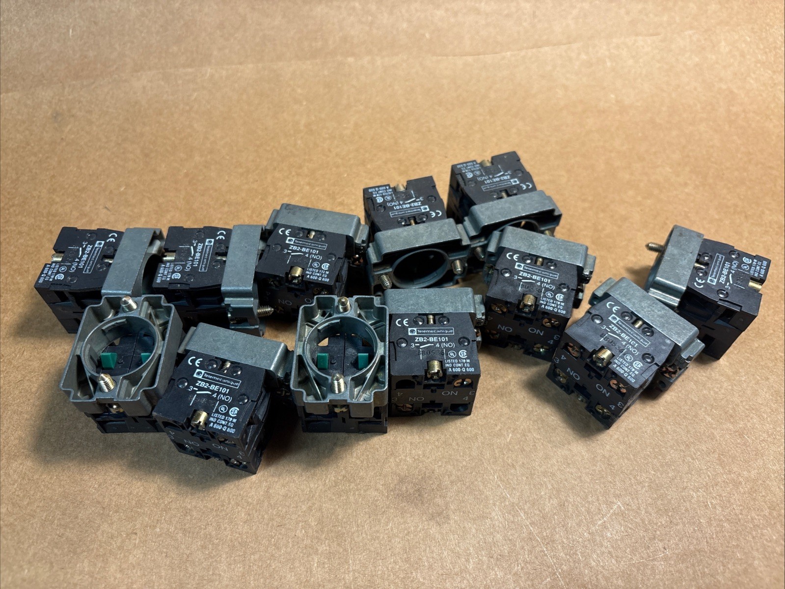 TELEMECANIQUE ZB2-BZ103 (12 bases with 24 NO ZB2-BE101) (qty – 1 Lot)