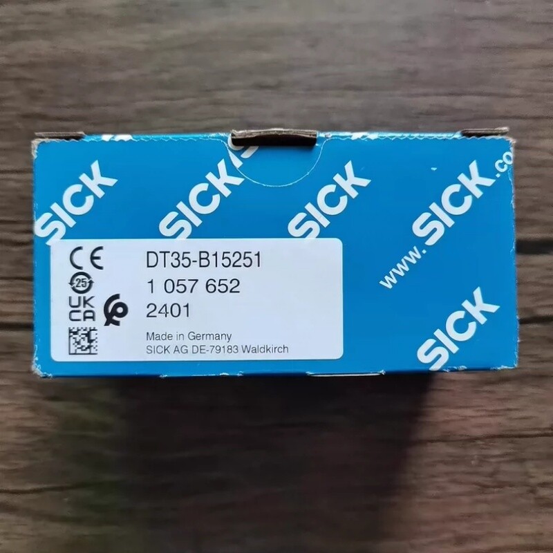 New Sick DT35-B15251 DT35B15251 1057652 Laser distance sensor