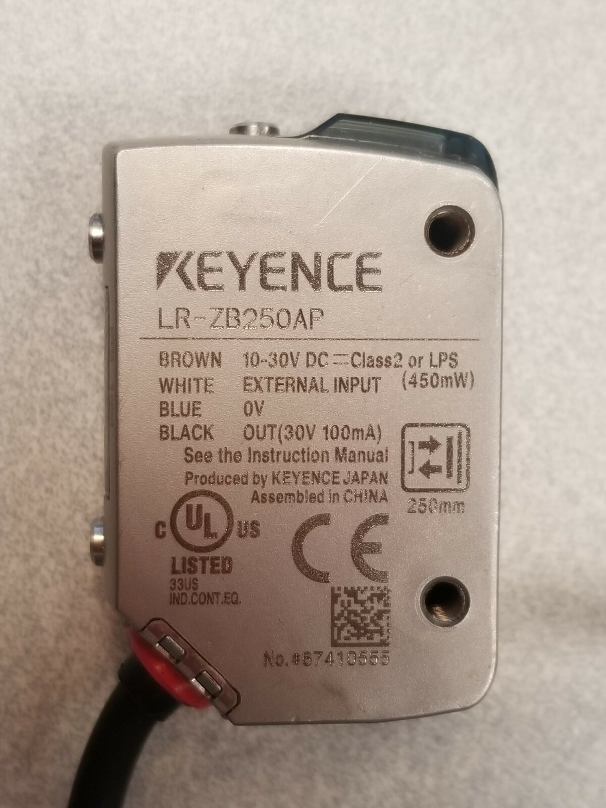 KEYENCE LR-ZB250AP Self-Contained Laser Sensor w/ I-Datum, 250mm range, PNP
