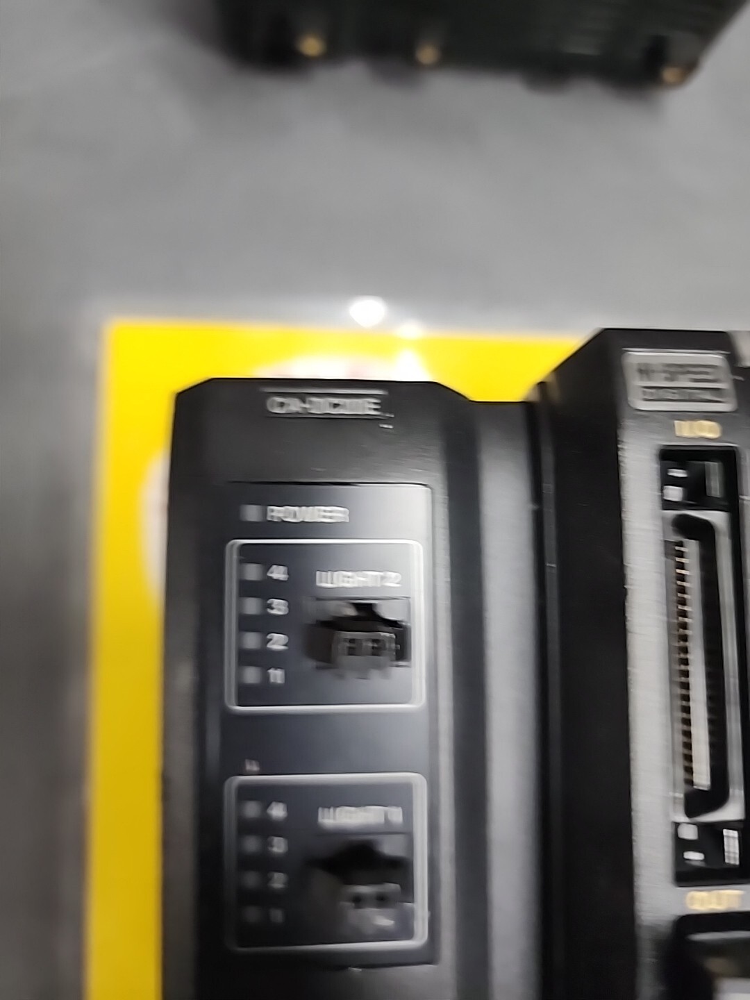 KEYENCE CORP CV-5002 & CA-DC20E (USED TESTED CLEANED)