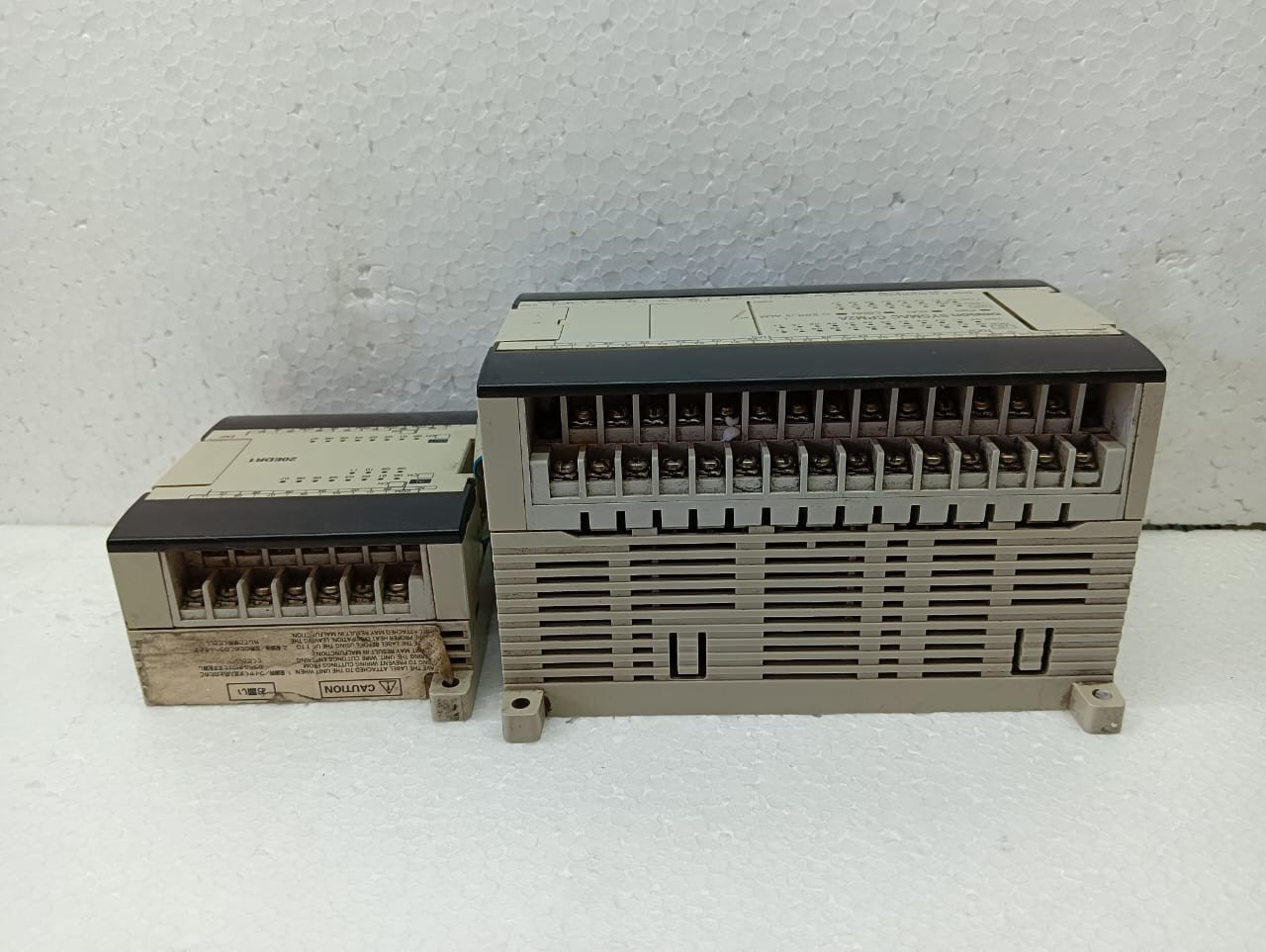 Omron PLC Controller CPM2A-40CDR-A & Expansion I/O Module CPM1A-20EDR1