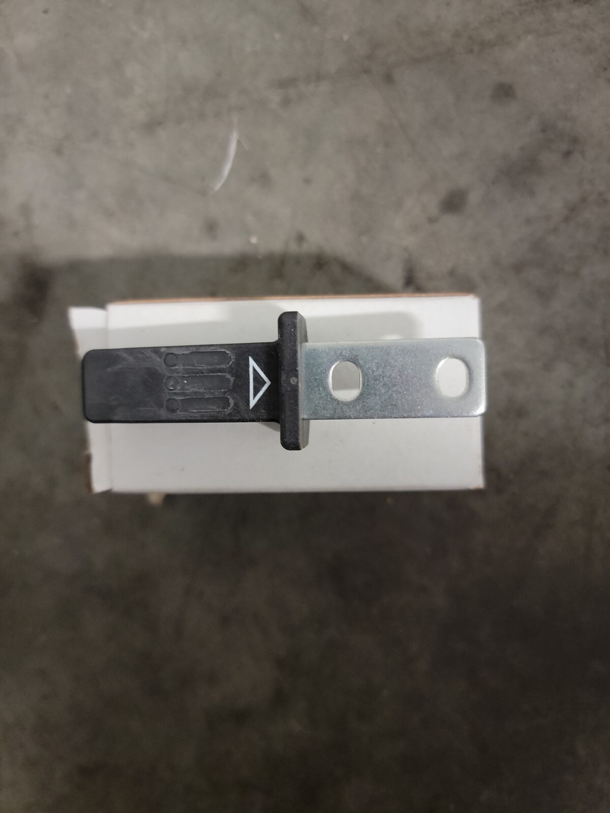 EATON – CUTLER HAMMER E48KL01 HORIZONTAL NON-SOLENOID INTERLOCK KEY