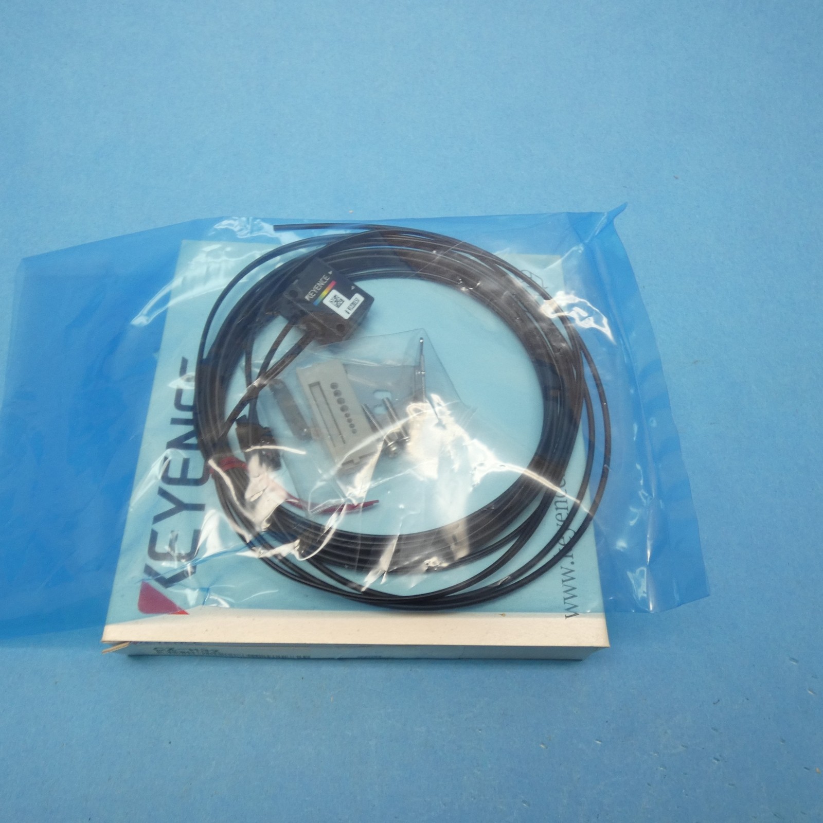 Keyence CZ-H32 Reflective Sensor Head Variable Spot