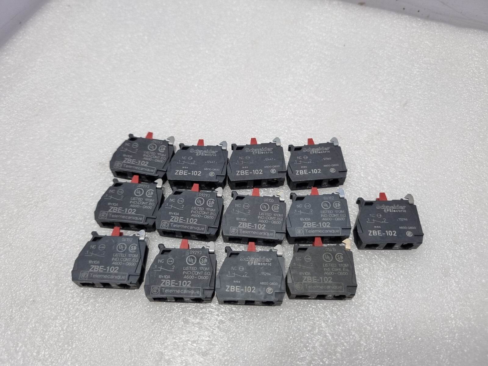 Telemecanique ZBE-102 Switch / Schneider Electric – Lot of 13pcs