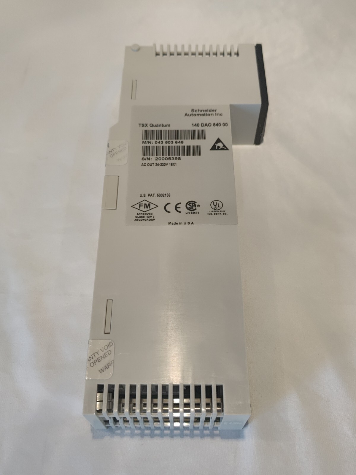 Schneider Electric 140DAO84000 Module 24- 230 VAC Ouput PLC Module