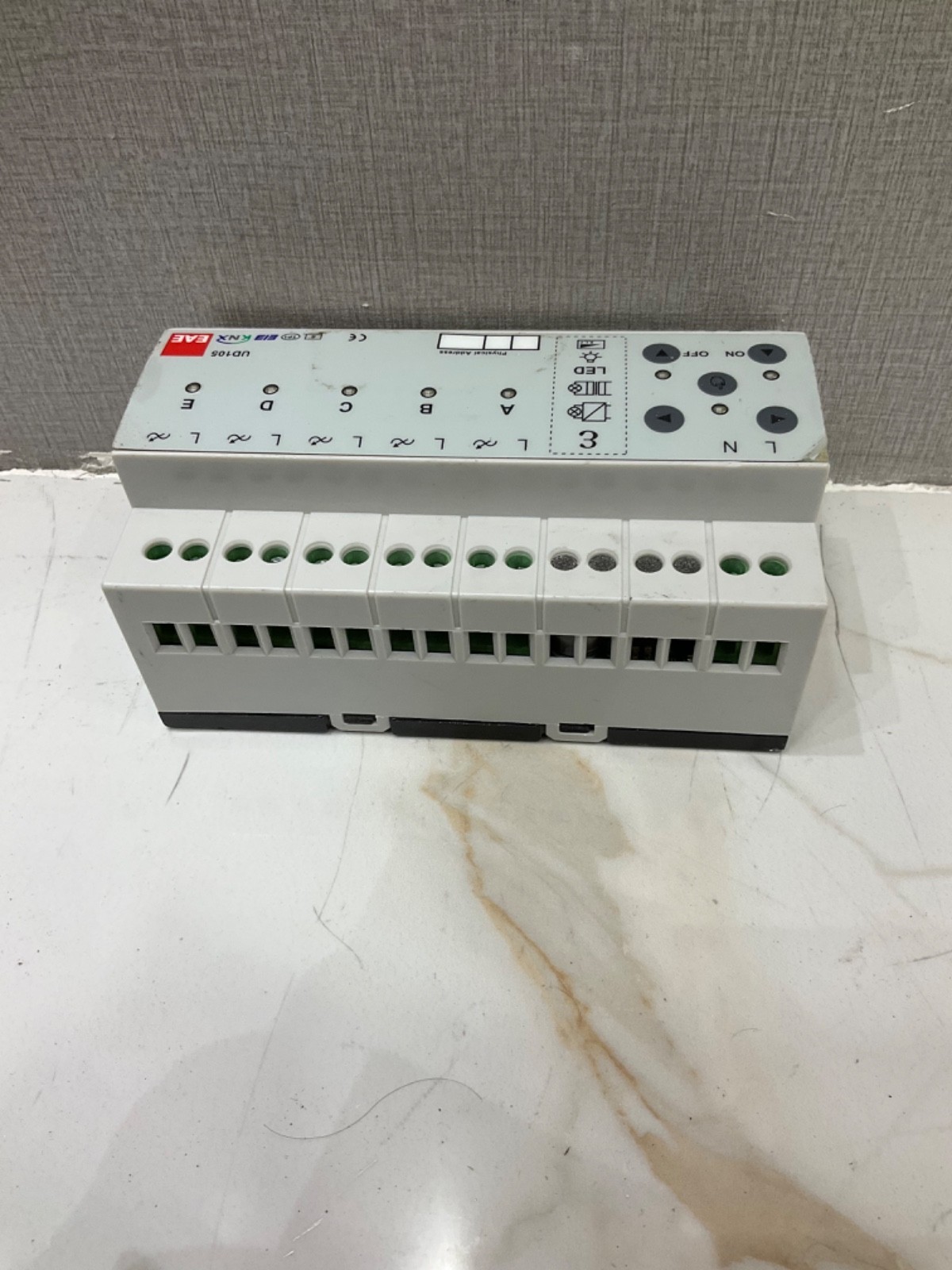 EAE TECHNOLOGY UD105 UNIVERSAL DIMMING ACTUATOR