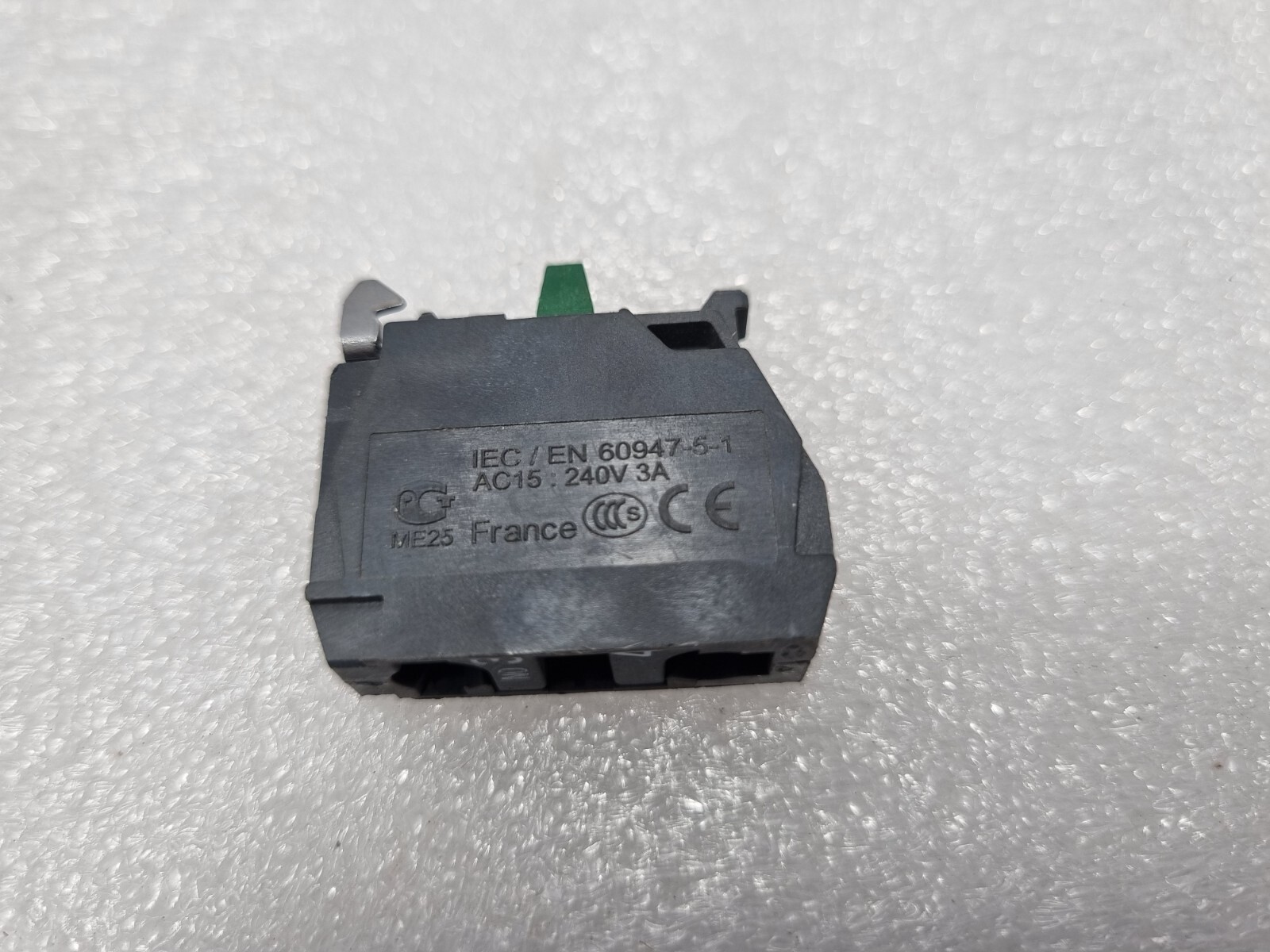 Telemecanique ZBE-101 Switch / Schneider Electric – Lot of 14pcs