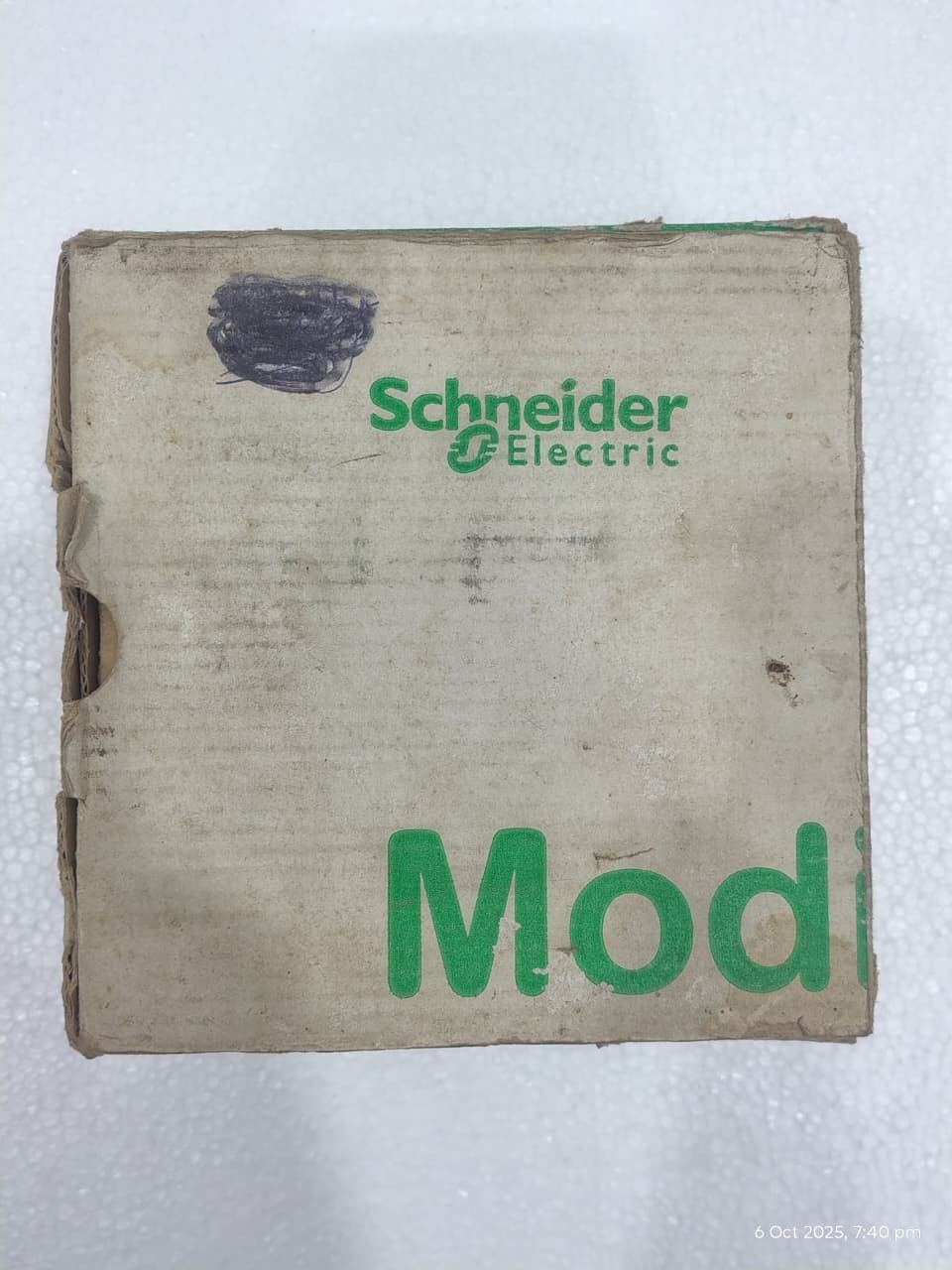 Schneider TM200C24R logic controller, Modicon New Open Box