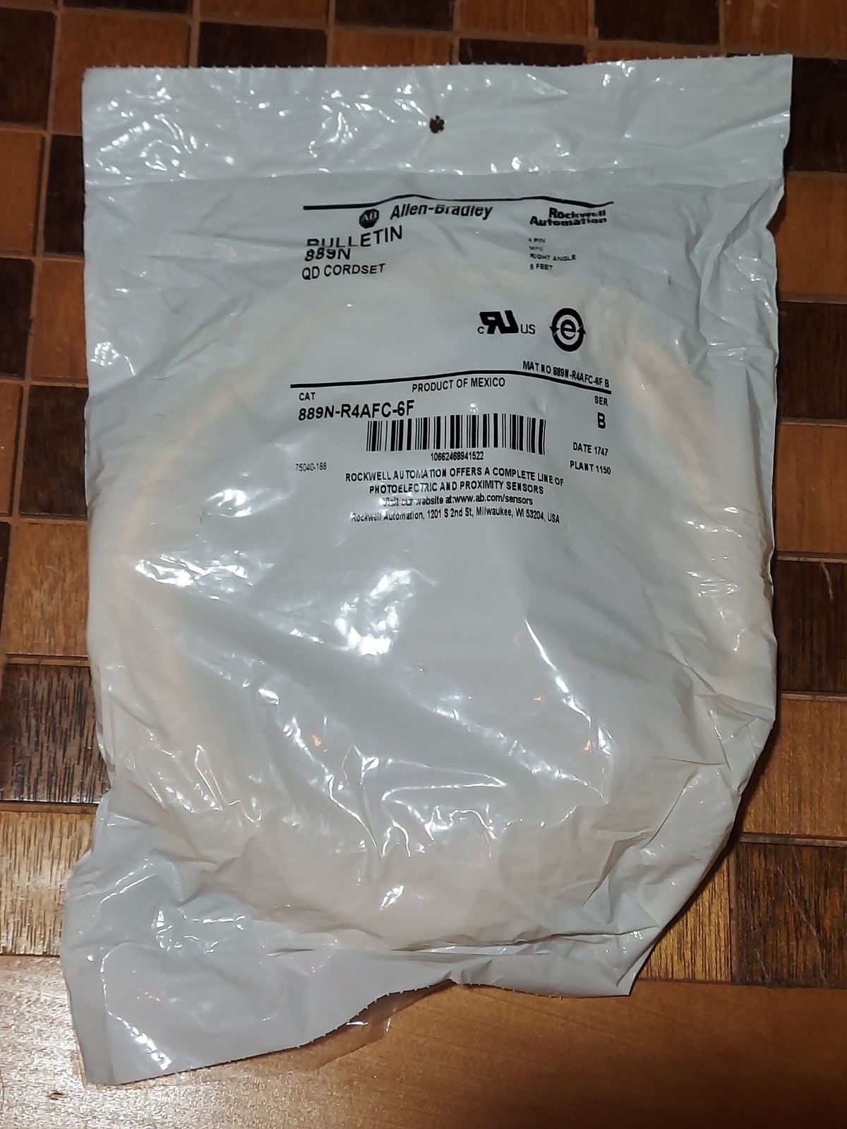 ALLEN BRADLEY 889N-R4AFC-6F QD CORDSET MINI RT ANGLE FEMALE 4PIN 6′