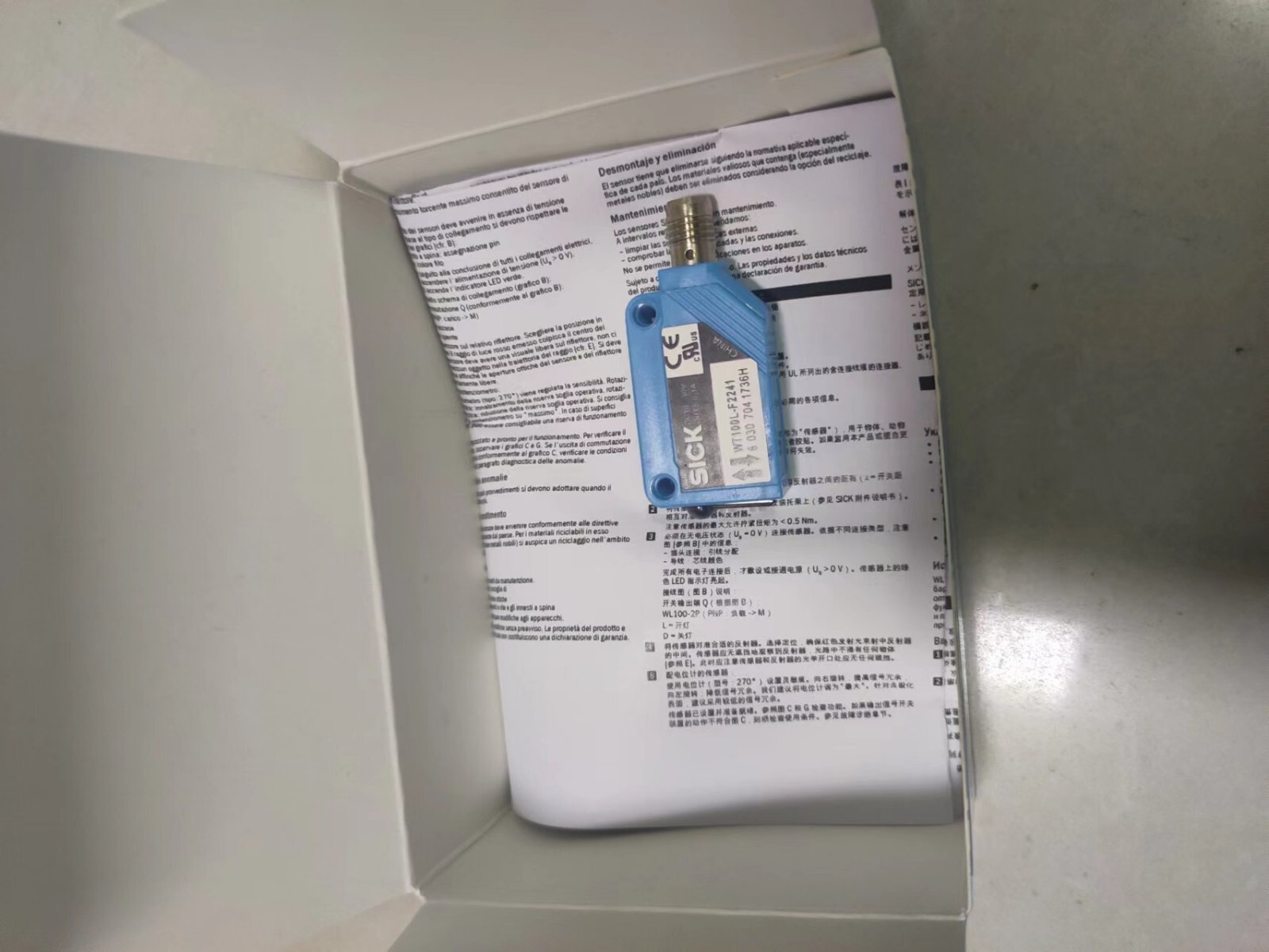 SICK WT100L-F2241 Photoelectric Switch New One Free Shipping WT100LF2241