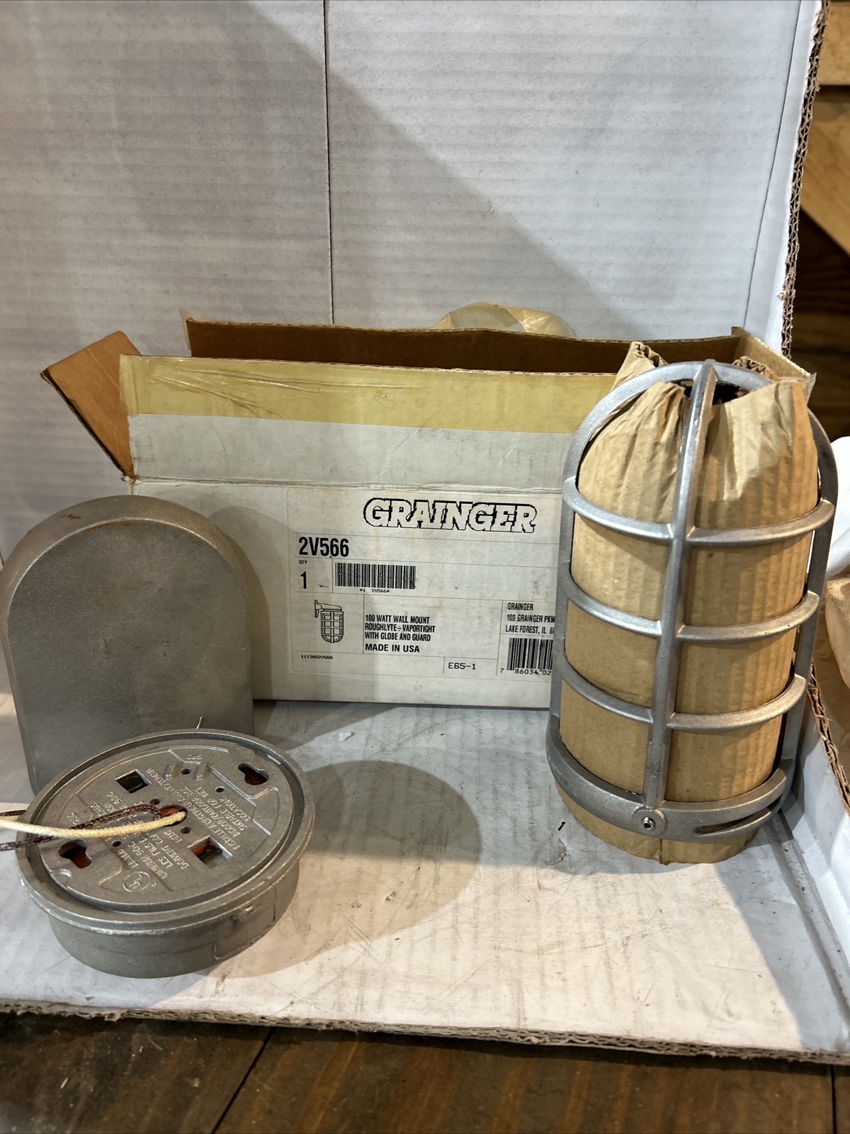 GRAINGER 2V566 / 2V566, 100 Watt Wall Mount (NP3)