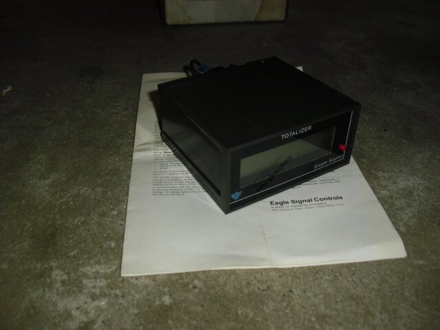 EAGLE SIGNAL DX100A602 4-1/2 DIGIT LCD DISPLAY, ELECTRONIC TIME/COUNT TOTALIZER,