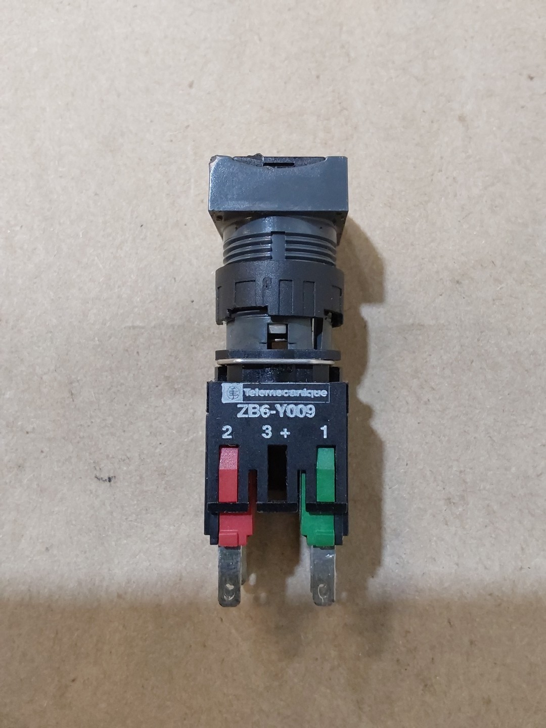 Telemecanique SCHNEIDER ELECTRIC ZB6-Y009 ZB6-E2B ZB6-E1B (Black)