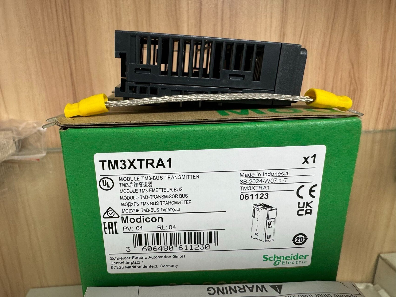 For NEW Schneider Programmable Logic Controller Module TM3XTRA1 With box