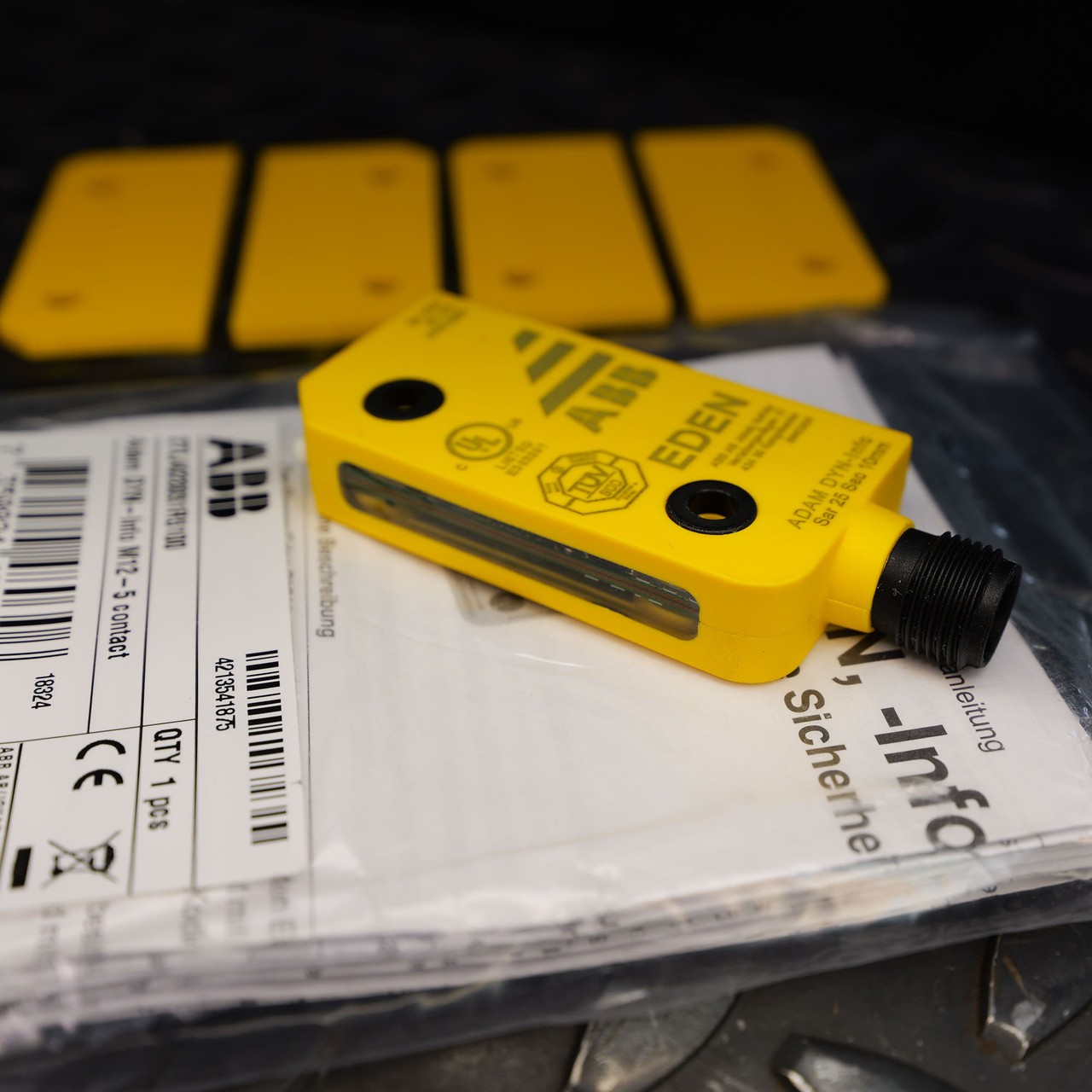 Unused ABB EDEN ADAM DYN Non-Contact Safety Sensor, 2TLA020051R5100