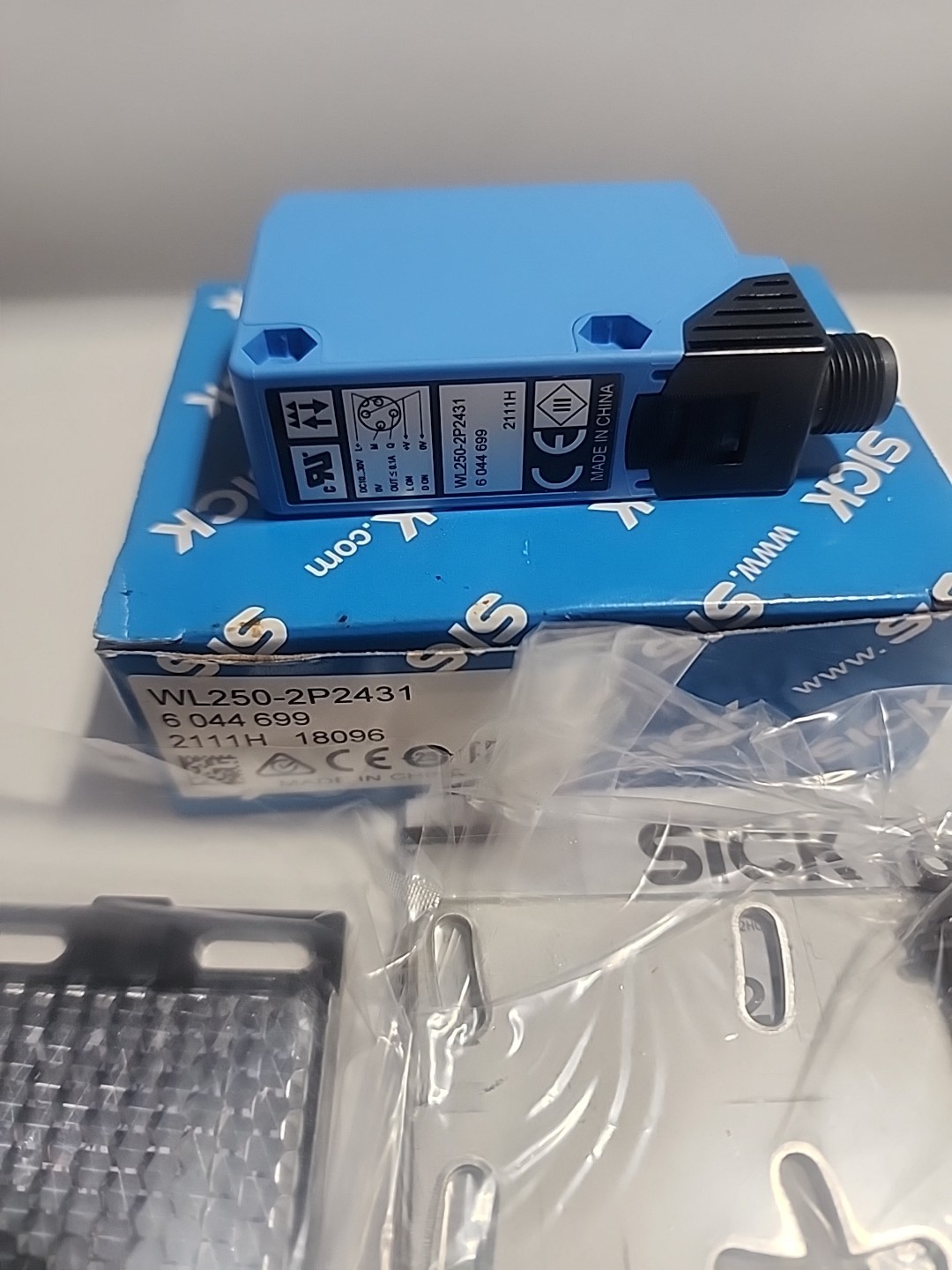 NEW SICK WL250-2P2431 Replace WL250-P430 Photoelectric Sensor Switch WL250-2