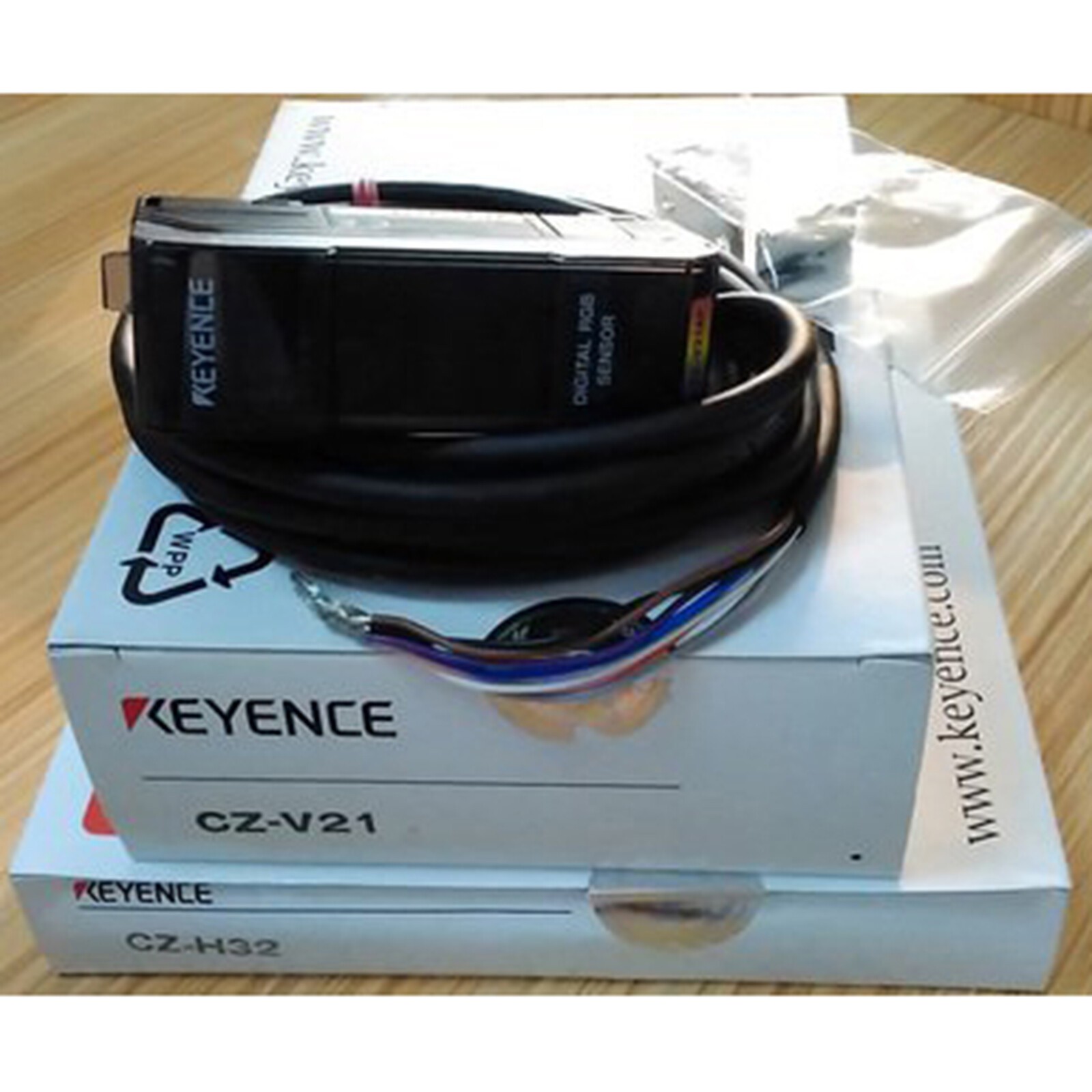 1PC New Keyence CZ-H32 Laser Sensor CZH32 US Free TAX US Free TAX