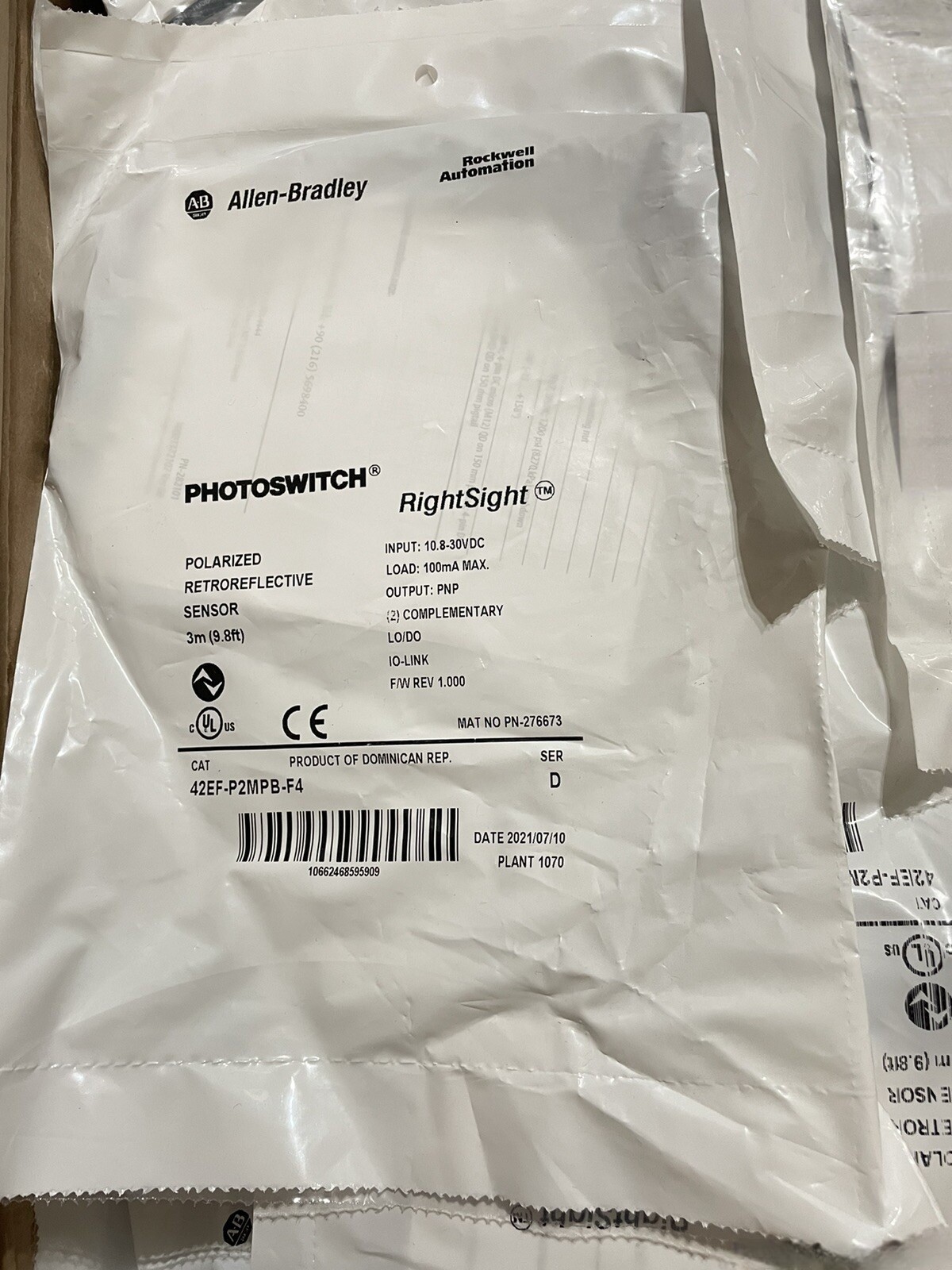 New Sealed Allen-Bradley 42EF-P2MPB-F4 SER D Photoelectric Sensor