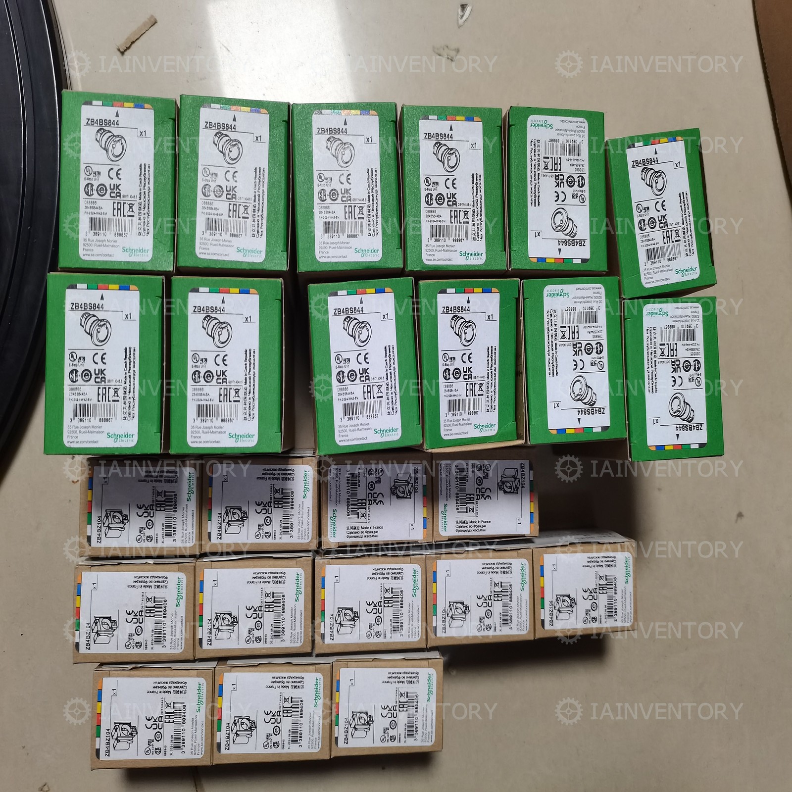 1 Unit NEW Schneider XB4BS8444 Local Shipping With Warranty