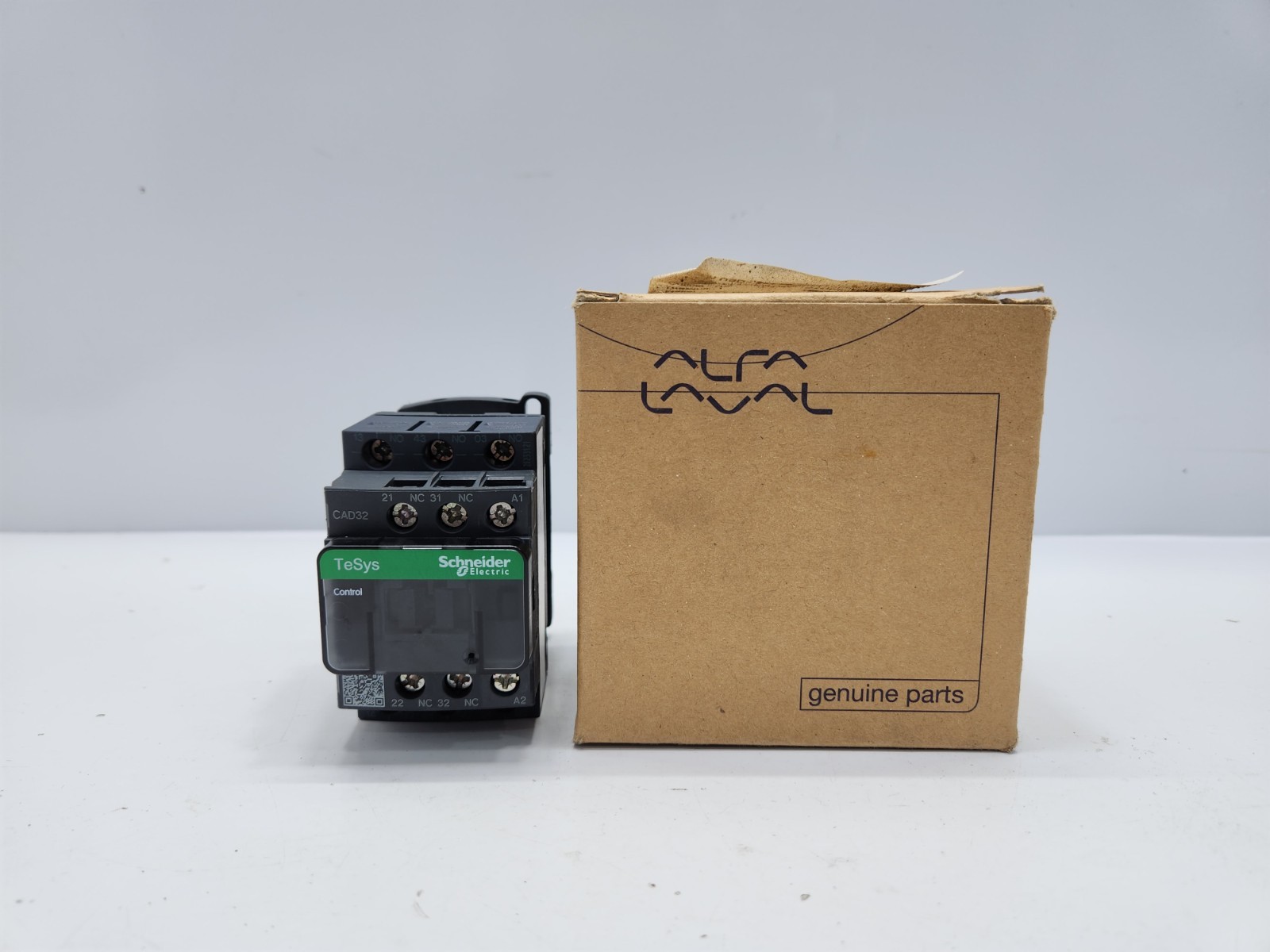SCHNEIDER ELECTRIC TELEMECANIQUE CAD32 TESYS CONTACTOR 10A