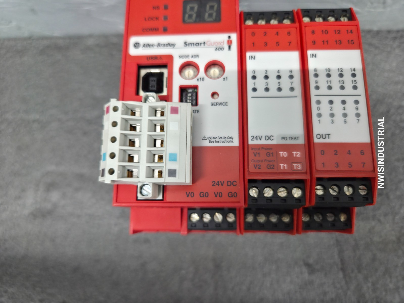 Allen-Bradley SmartGuard 600 1752-L24BBB / Safety Controller