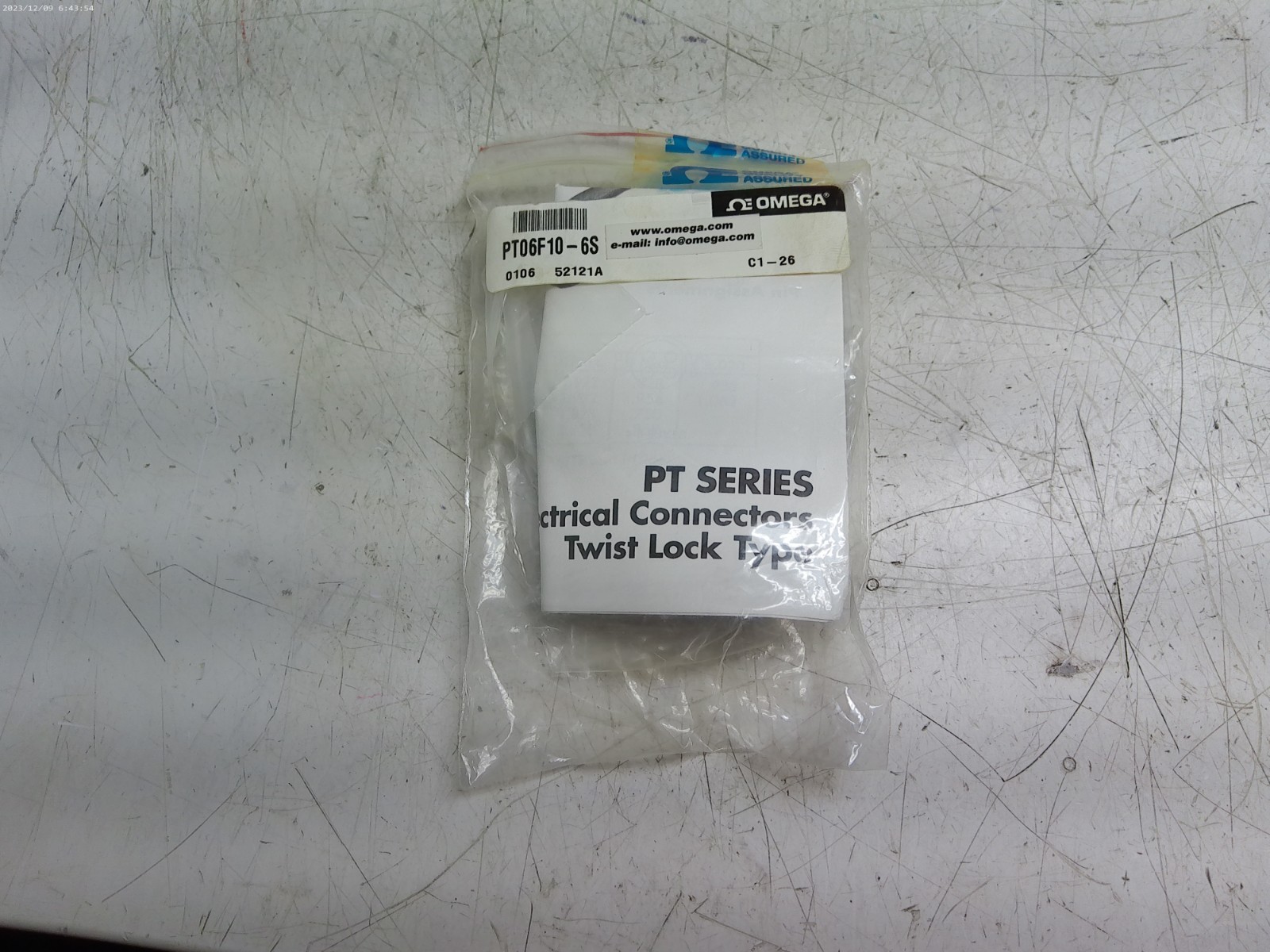 Omega PT06F10-6S Twist Lock Connector New
