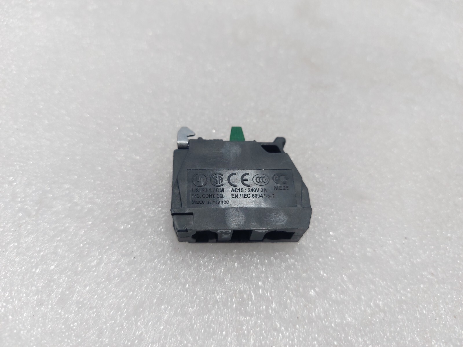 Schneider ZBE-101 Block Contact Switch Pushbutton 22Mm Ac15 240V 3A