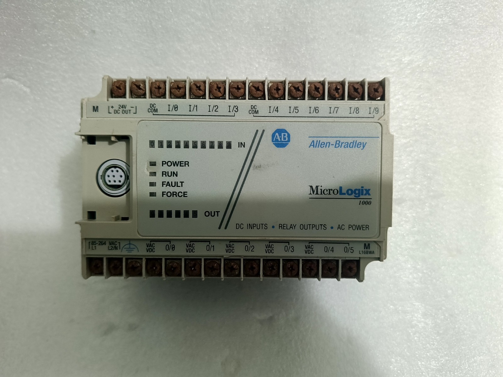 Allen-Bradley Micrologix 100 1761-L16BWA I/O PLC 1761L16BWA Body Demage