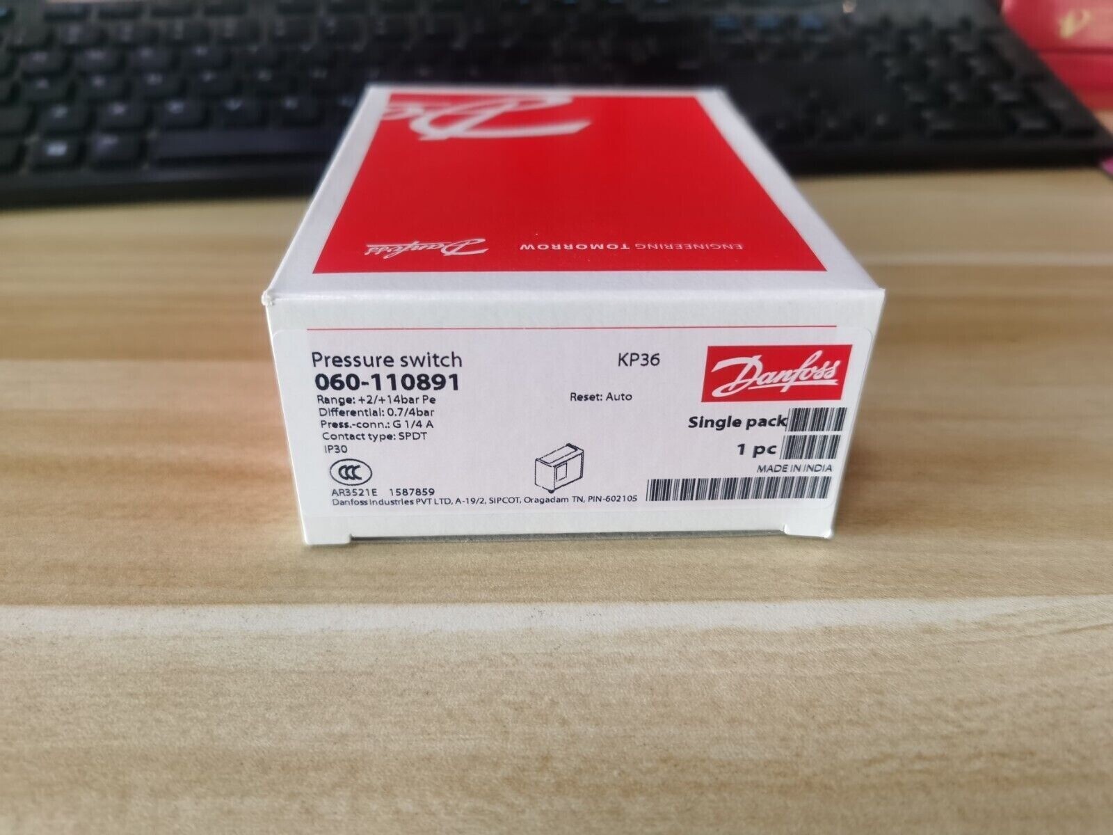 1pcs New In Box Danfoss Pressure Switch KP36 060-110891 060-1108 Fast Delivery