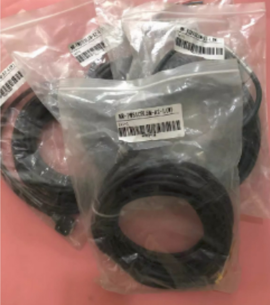 Free Fast Ship omron cable XW2Z-100A new