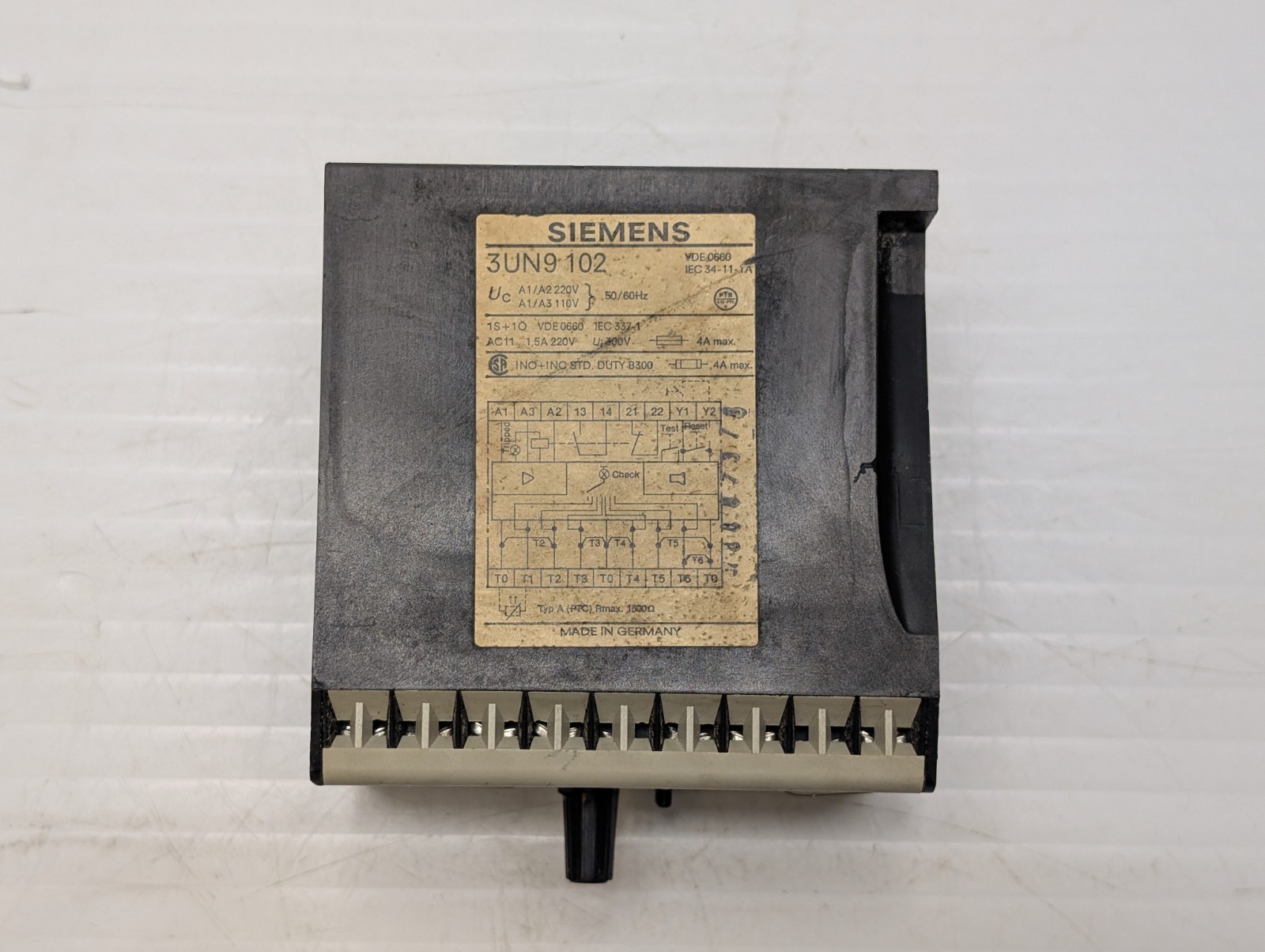 SIEMENS 3UN9 102 THERMISTOR RELAY 110/220V 50/60Hz