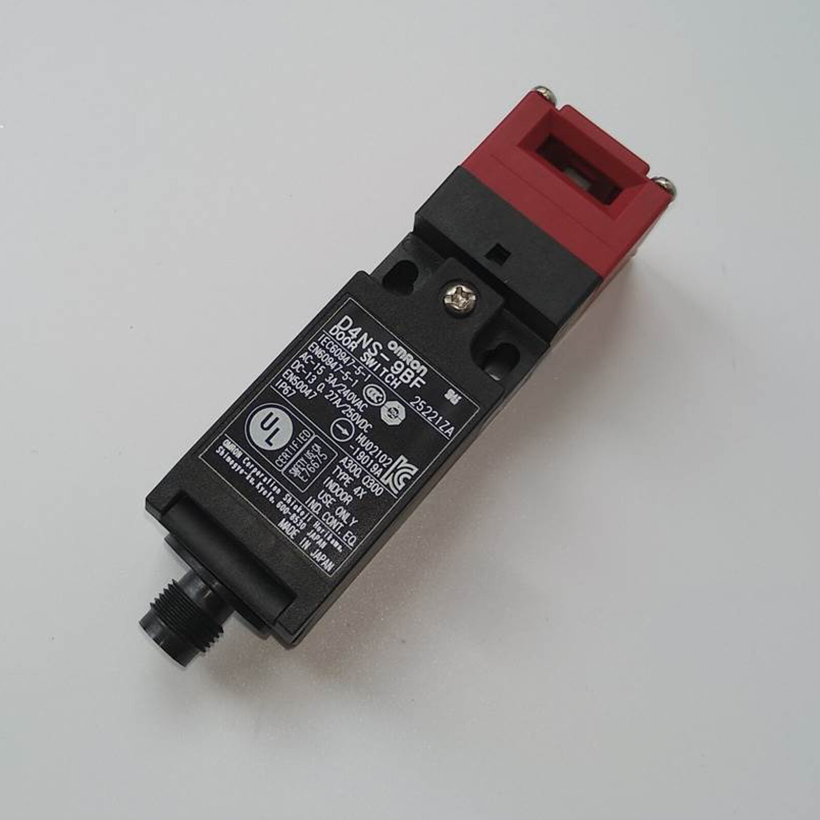 1 Pack brand new Omron D4NS-9BF safety switch DNS-9BF quick delivery