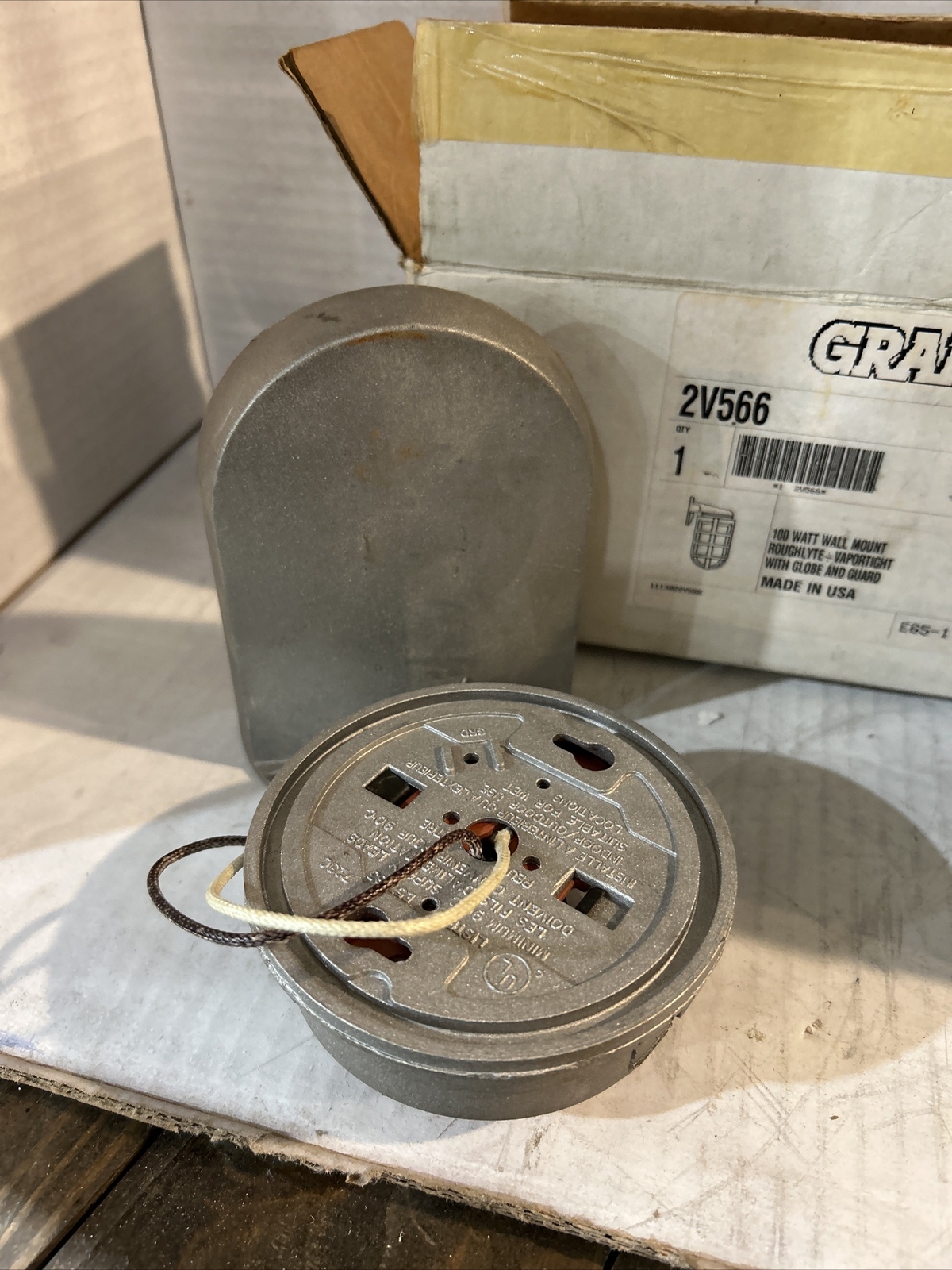 GRAINGER 2V566 / 2V566, 100 Watt Wall Mount (NP3)