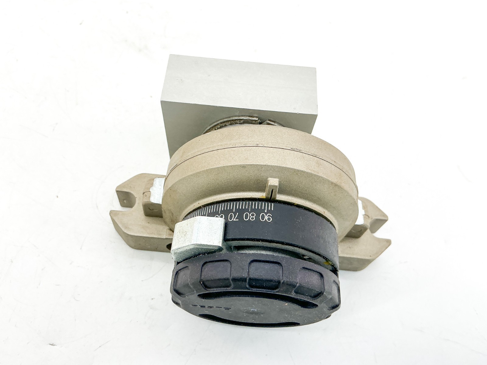 New Festo DSR-25-180P-SA Semi-Rotary Drive 116PSI 8Bar 154387