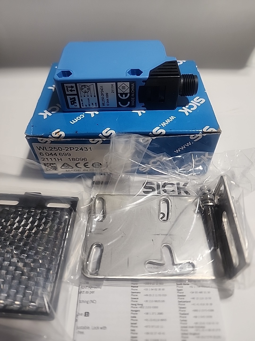 NEW SICK WL250-2P2431 Replace WL250-P430 Photoelectric Sensor Switch WL250-2