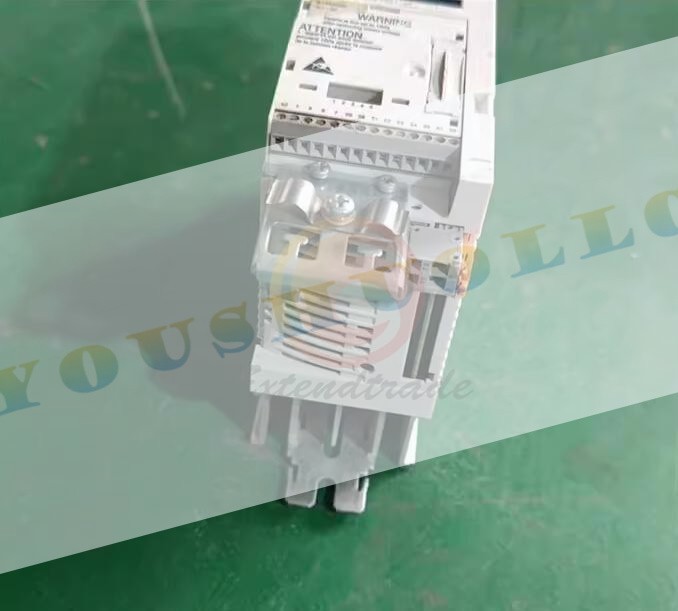 1PIECE Used Lenze Inverter E82EV551K4C E82EV551-4C