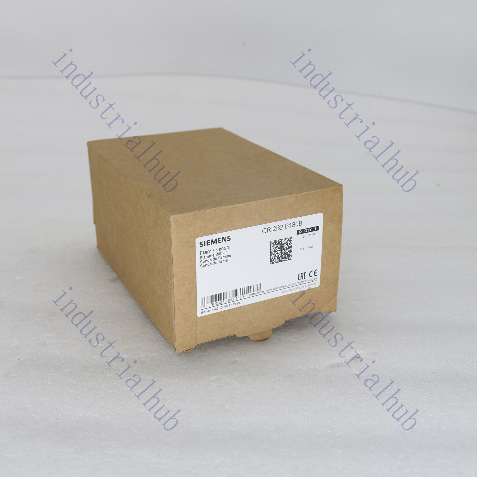 SIEMENS New flame detector QRI2B2.B180B QRI2B2.B180B 1 year warranty