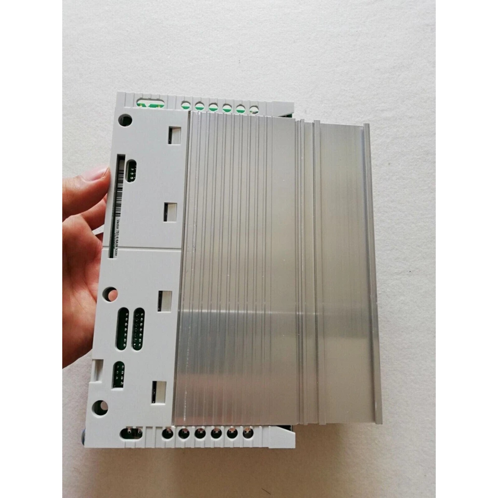 NEW LENZE E82EV551K4C NEW LENZE E82EV551_4C Inverter 8200 Vector 0.55kW