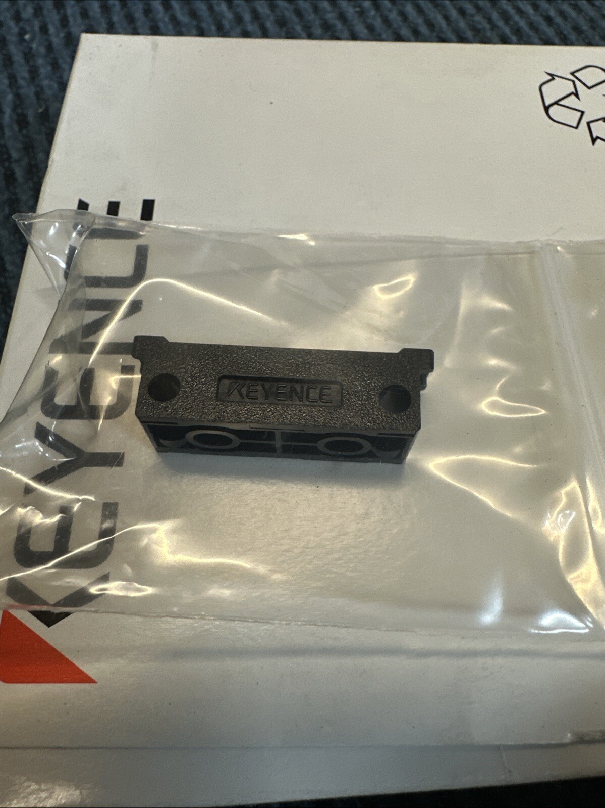 New Keyence OP-73880 Mounting Bracket OP73880 (st2251)