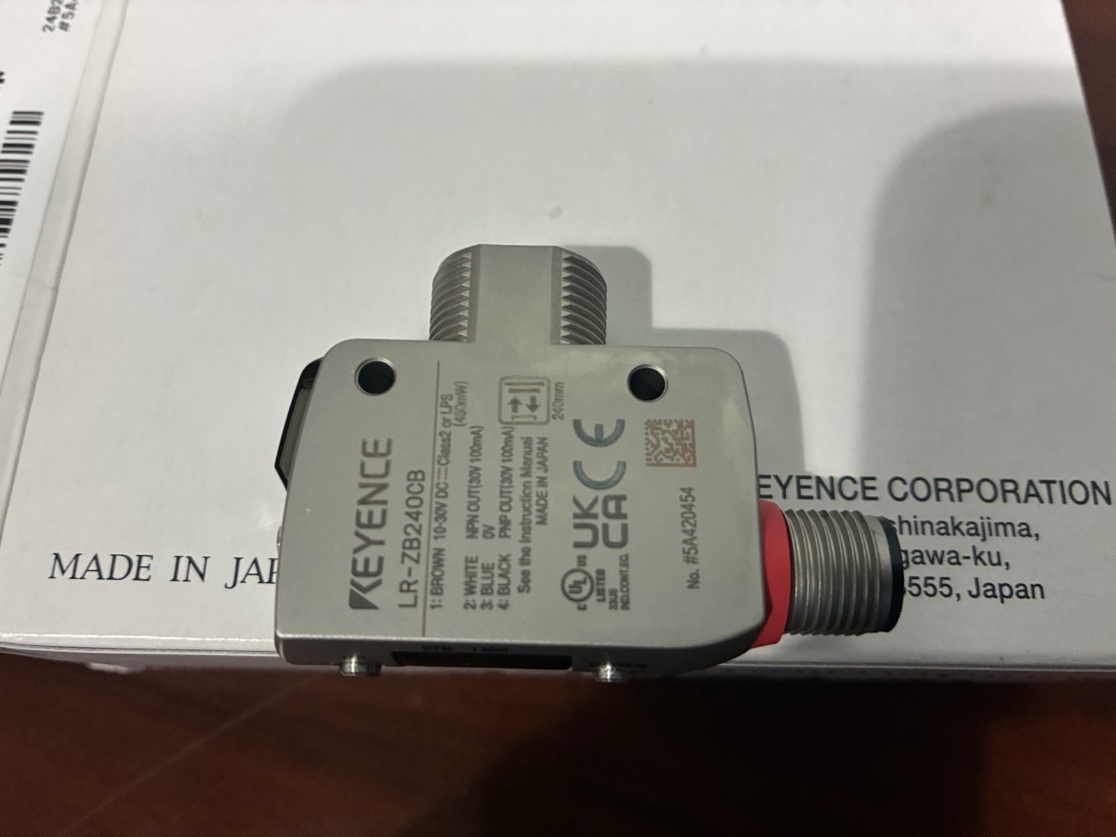 KEYENCE LR-ZB240CB Laser Sensor M18 Thread M12 4-Pin 240mm New Open Box