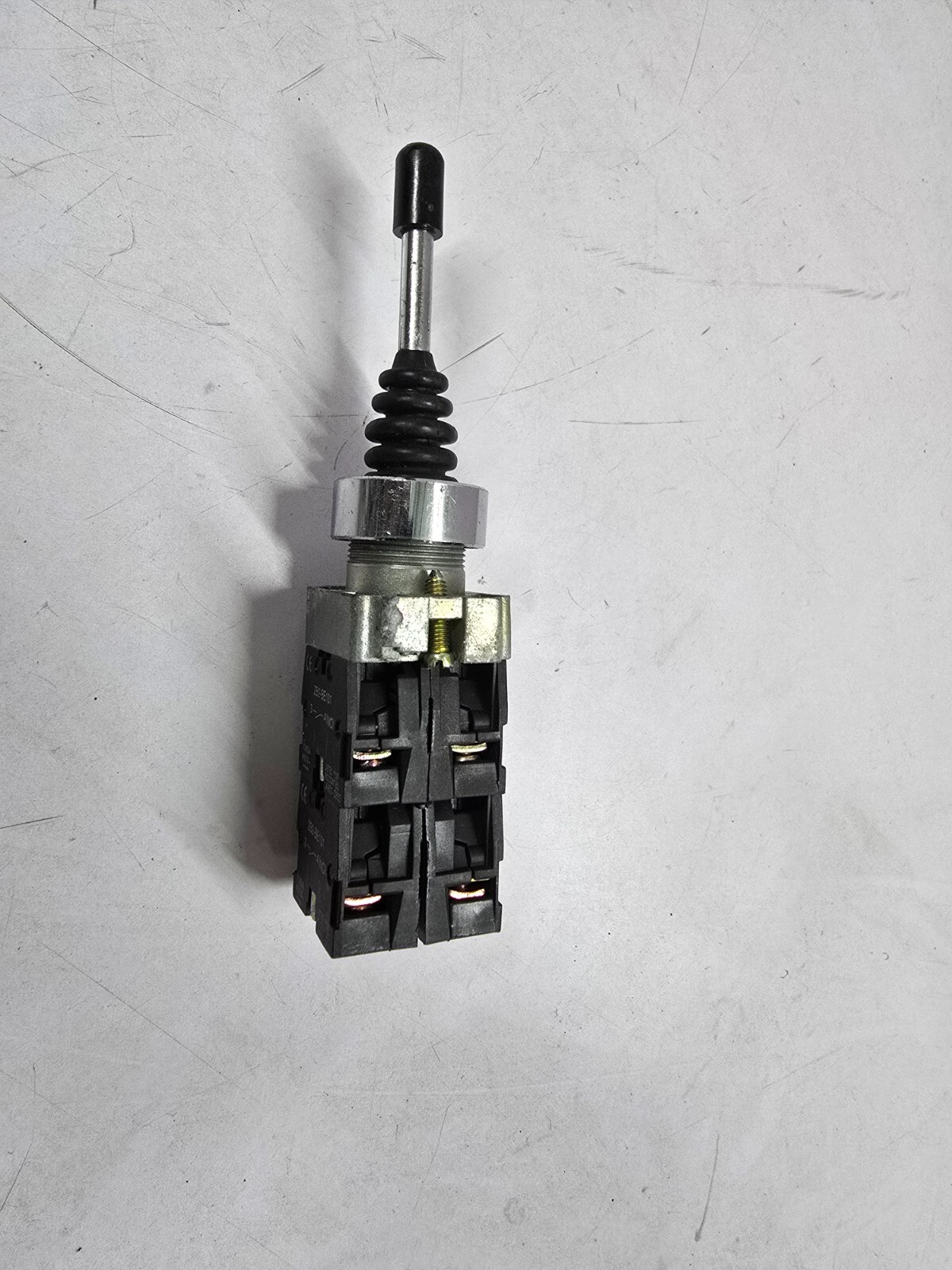 Schneider ZB2-BE101 Contact Block Joystick Controller 10(6)A 400V