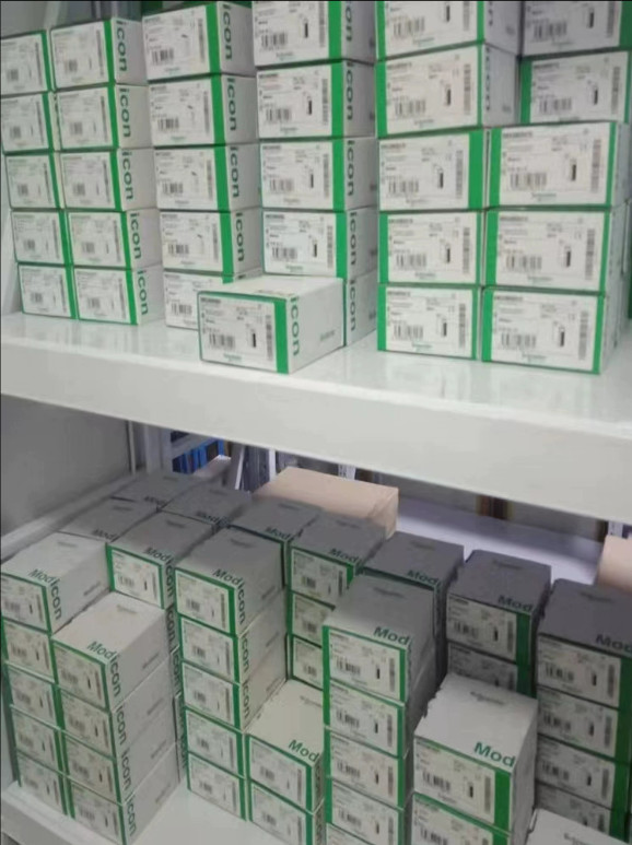 1PC NEW Schneider GVAD1010 instantaneous auxiliary contact GV-AD1010.